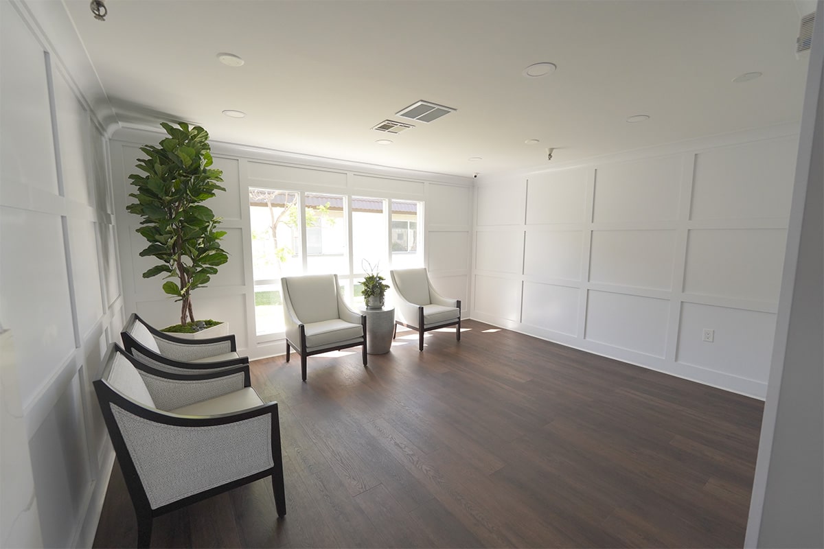 activity and lobby lounge area at Concord Post Acute